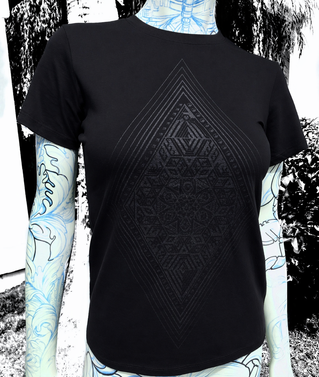 WOMENS STEALTH DIAMOND EYE TEE